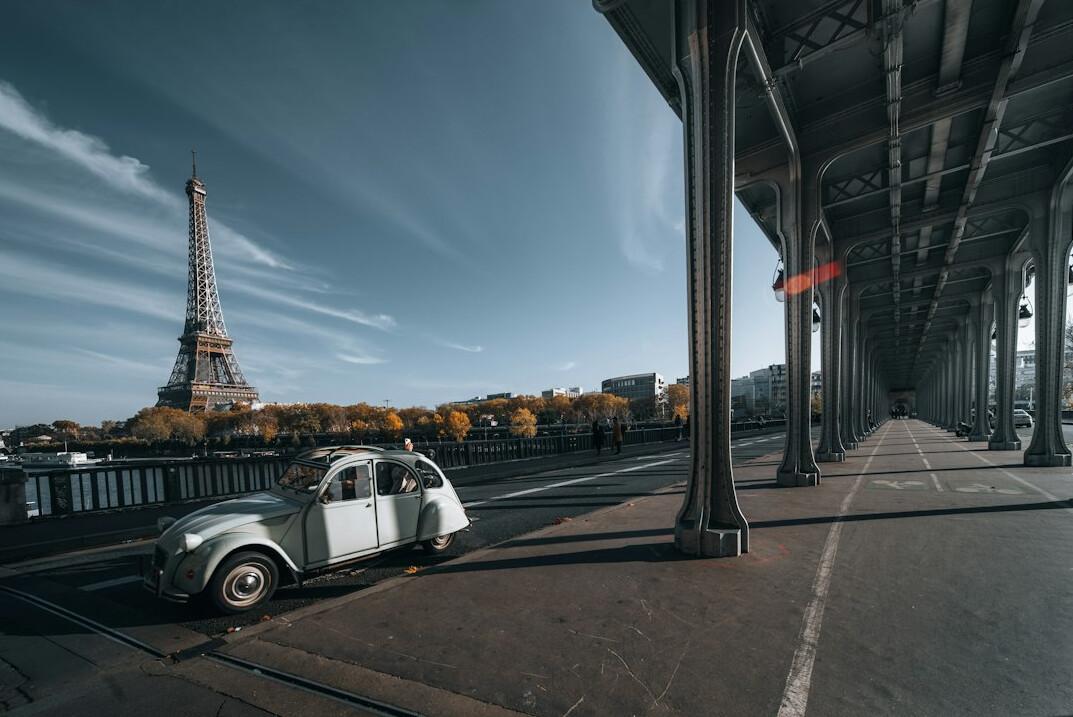 retro french commercial