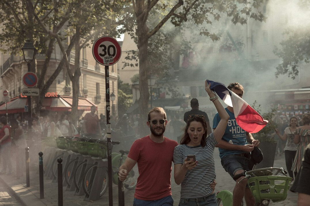 modern french tv ad